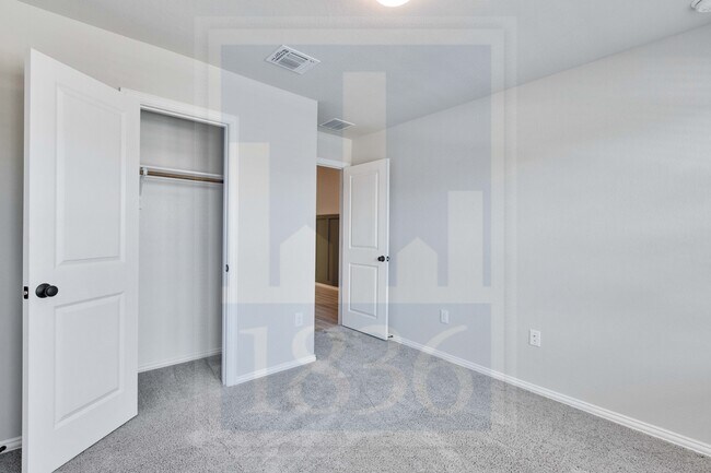 Building Photo - 135 Hackberry Ln