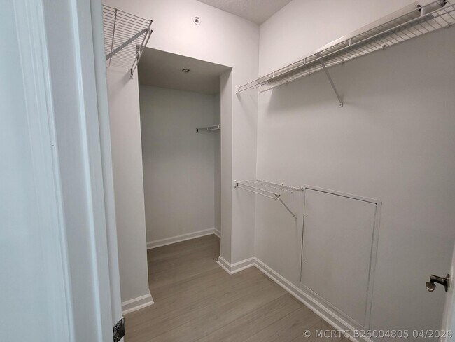 Building Photo - 2042 Alta Meadows Ln