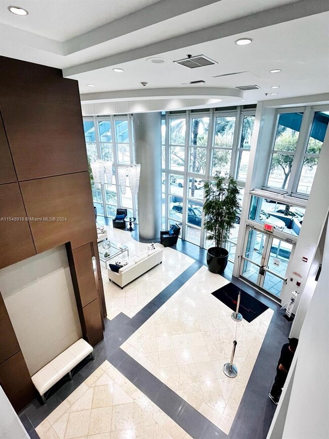 Building Photo - 1155 Brickell Bay Dr