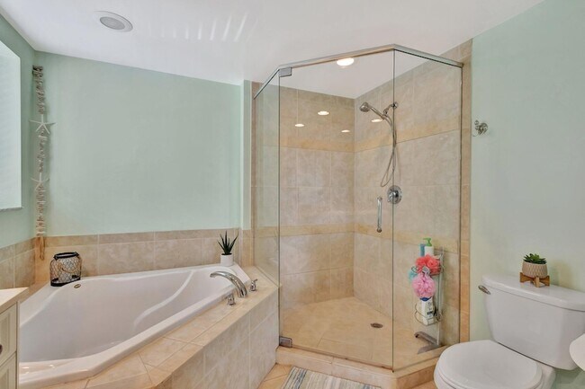 Building Photo - 975 NW Flagler Ave