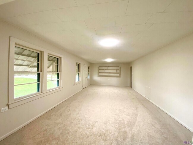 Building Photo - 134 LA-1005