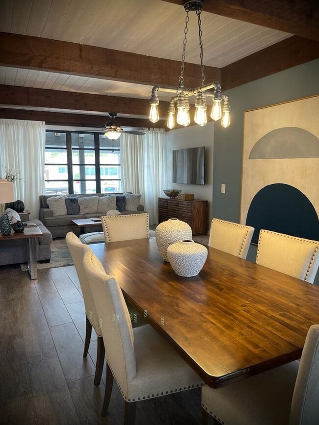 Building Photo - 605 Kensington Pl