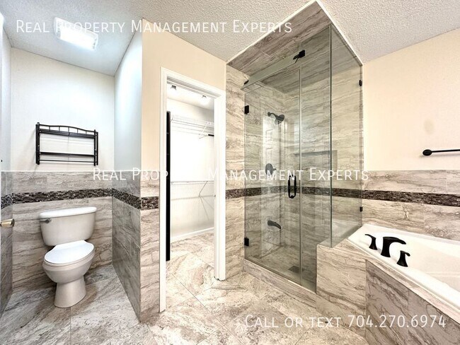 Building Photo - 7915 Vermilion Dr