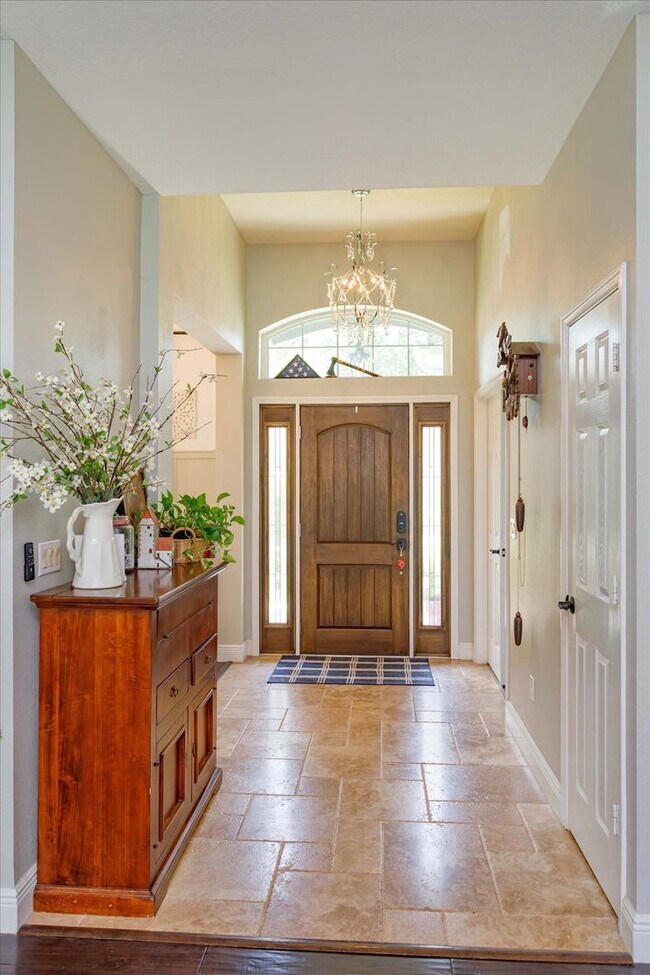 Building Photo - Beautifully Updated 4-Bedroom Pool Home in Winding Hollow