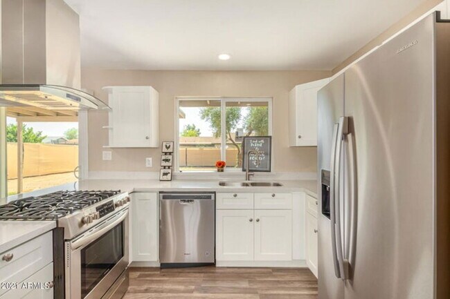 Building Photo - 7361 W Shangri La Rd