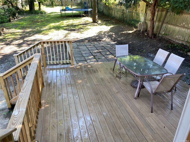 Building Photo - 26 Dryad Rd