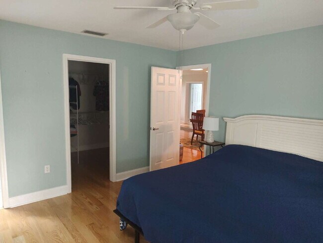 Building Photo - 997 Spinnaker Ct