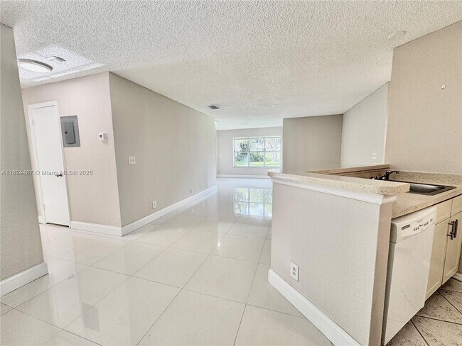 Building Photo - 3360 Pinewalk Dr N