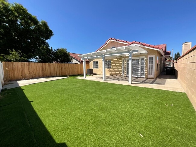 Building Photo - Single-family home 3 bedroom 2 bathroom located in the highly sought-after area of Chino Hills, CA.