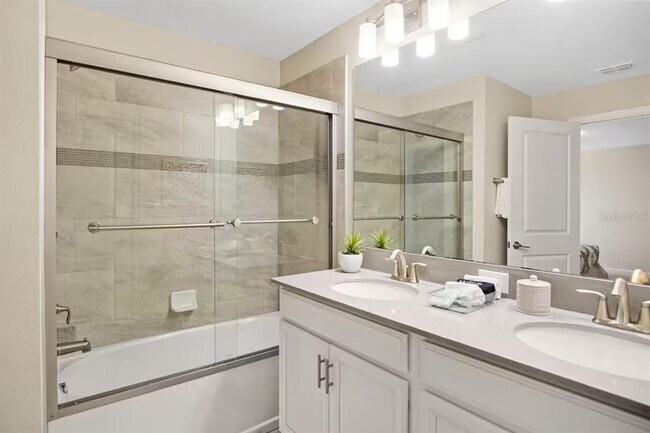 Building Photo - 4965 Windermere Ave