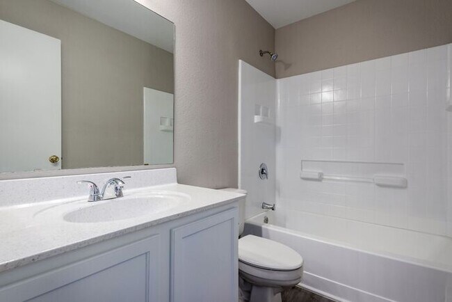 Building Photo - $500 Move-In Credit (ends 9/30) | Newly Remodeled 3BR w/ Pool