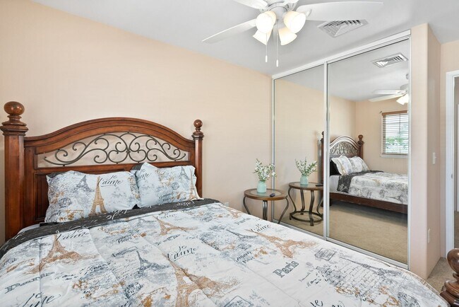 Building Photo - Welcome to this bright and inviting 3 bedroom