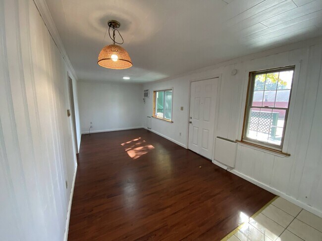 Building Photo - Chestnut Grove Village 17, 18, 19