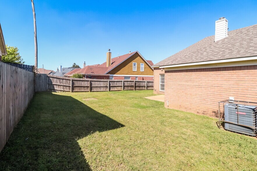 Building Photo - 4011 Chesapeake Way