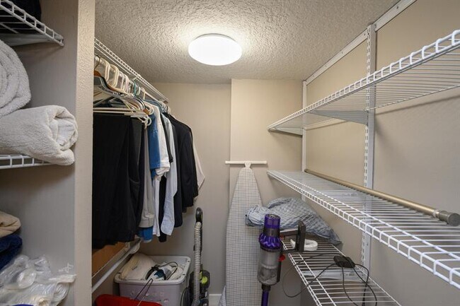 Building Photo - 9410 Poinciana Pl