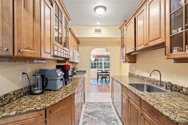 Building Photo - 46 Montilla Ave
