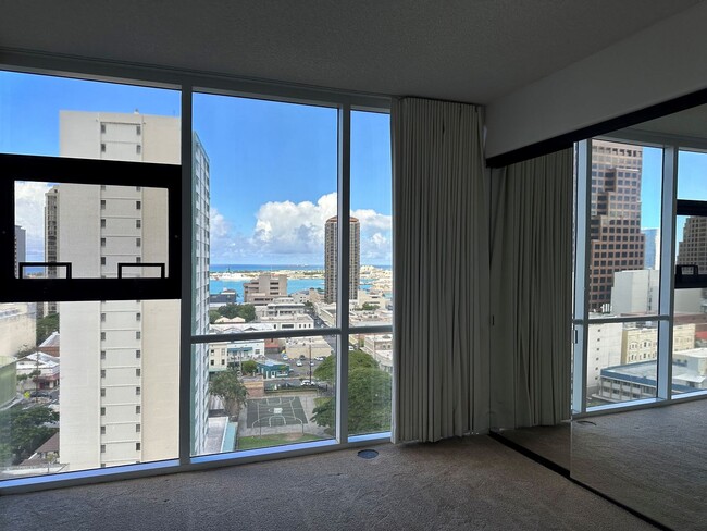 Building Photo - Honolulu Park Place - 2BR/2BA/Tandem Parking