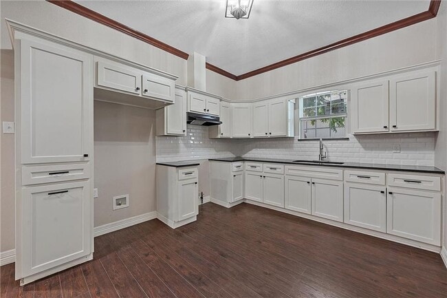 Building Photo - 1908 Ross Ave