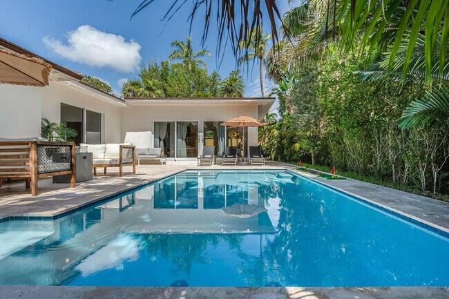 Building Photo - 616 NE 16th Terrace