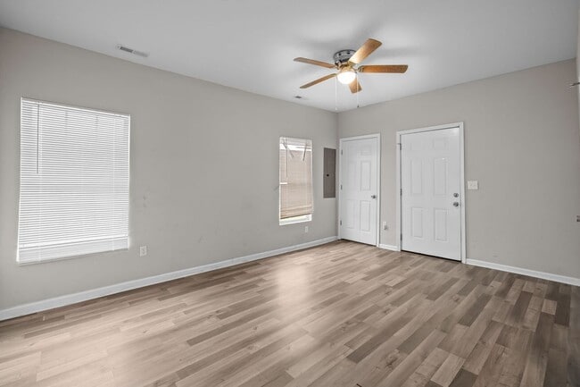 Building Photo - For Rent in Norfolk – Spacious 4 Bedroom H...