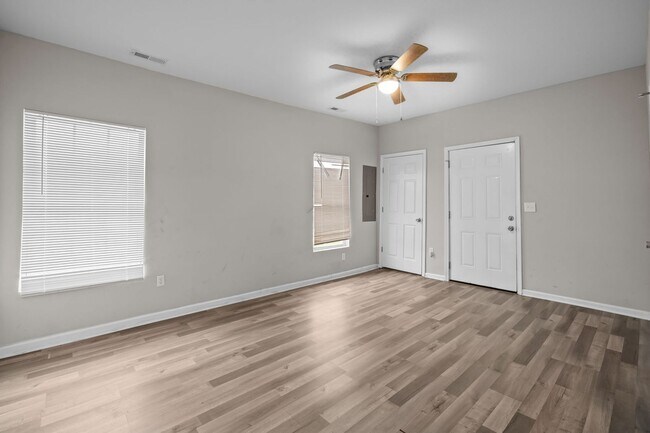 Building Photo - For Rent in Norfolk – Spacious 4 Bedroom Home!