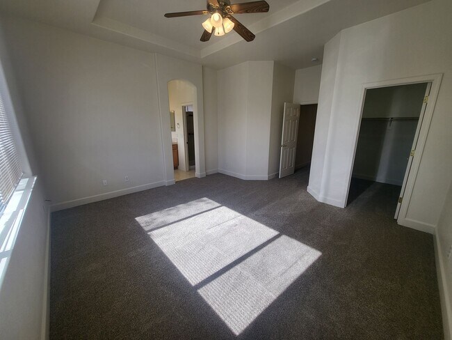 Building Photo - 3513 Long Dr