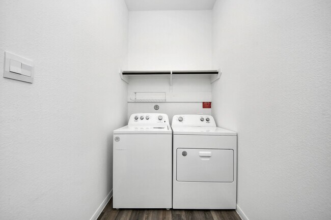 Building Photo - 501 Newcomb Holw Dr