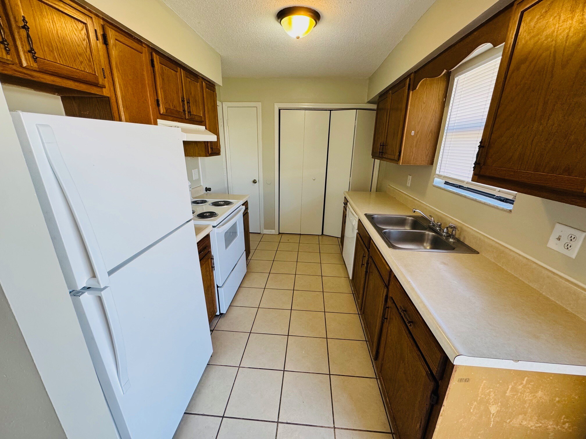 Building Photo - 3851 NW Archer St