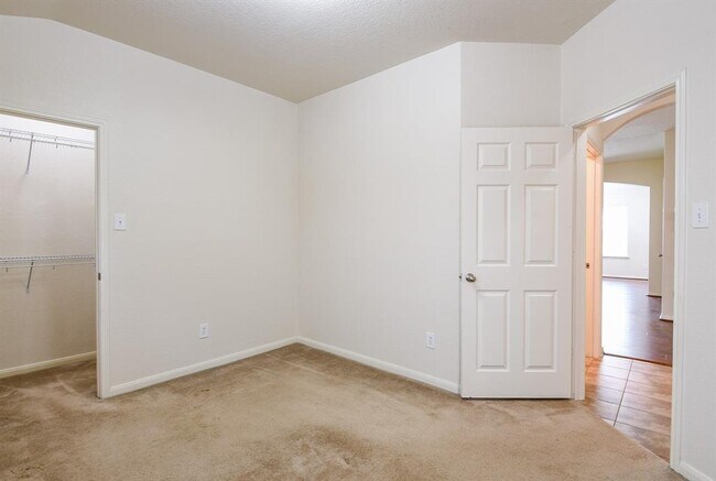 Building Photo - 2318 Appian Way