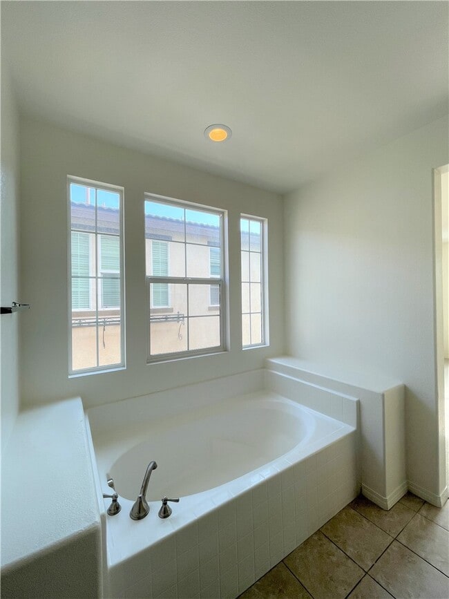 Building Photo - 2915 S Via Belamaria