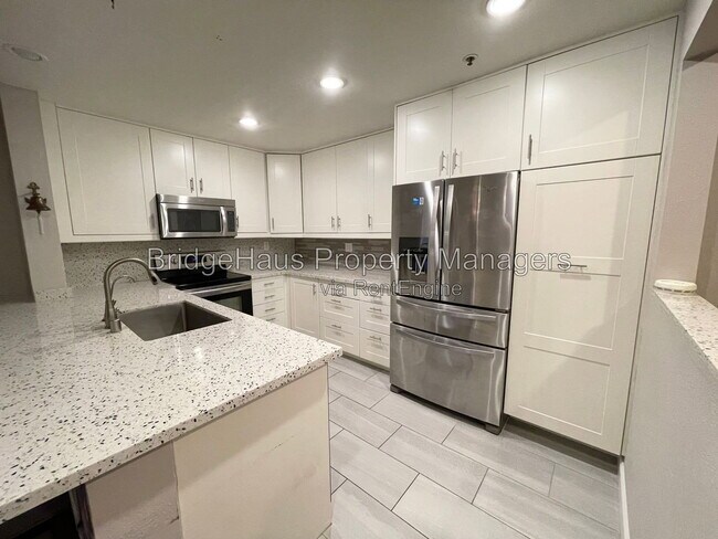 Building Photo - 5765 Friars Rd