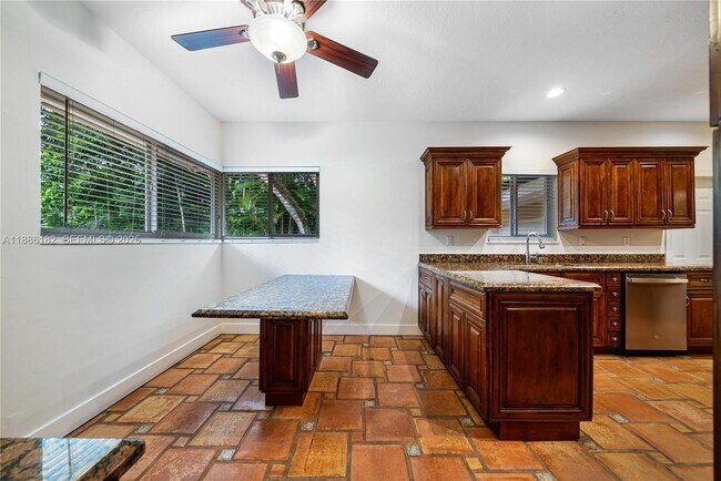 Building Photo - 1039 Hardee Rd