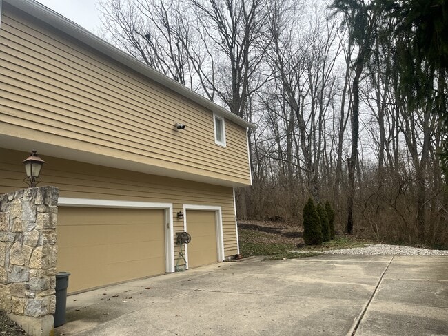 Building Photo - 180 Eleanor Dr