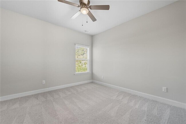 Building Photo - 33 N Village Cir