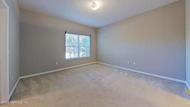 Building Photo - 3907 Summer Grove Way N