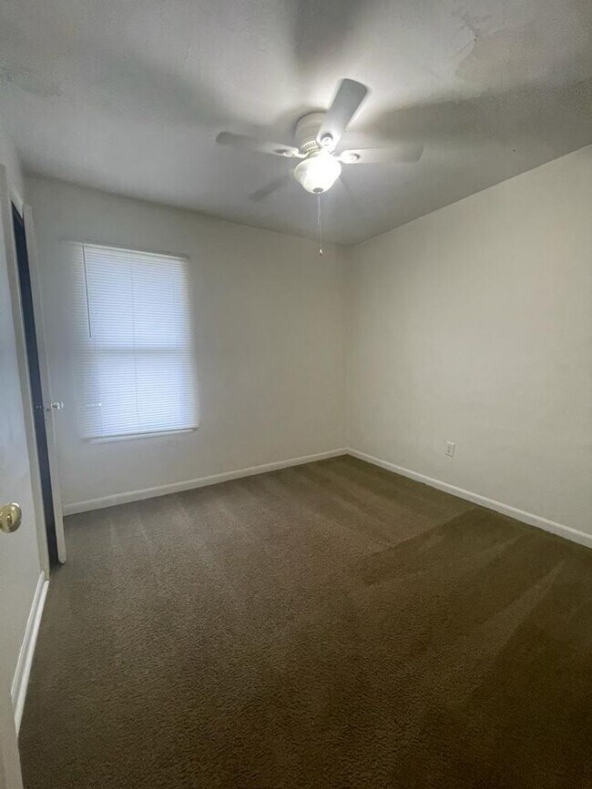 Building Photo - 1909 S Brookfield St