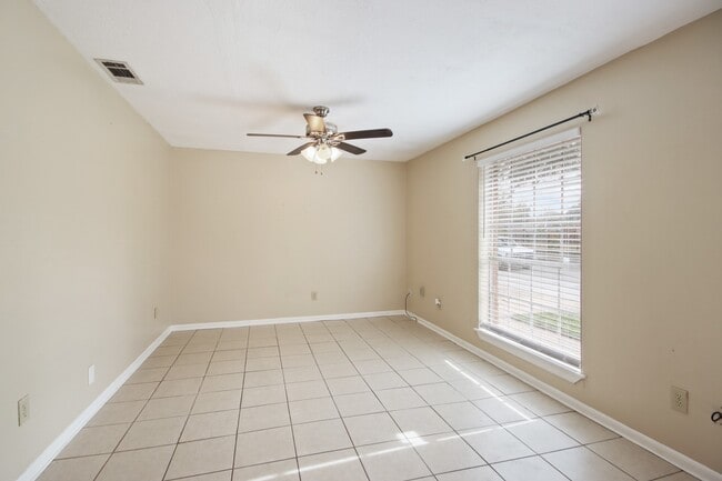 Building Photo - 1307 Ken St