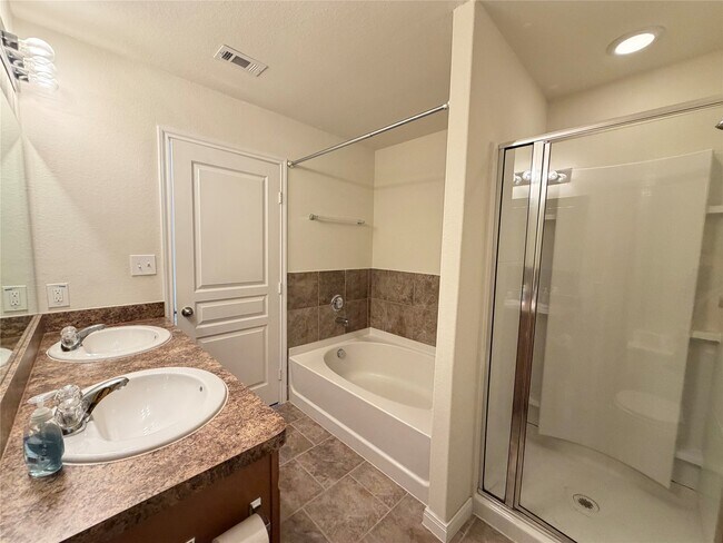 Building Photo - 2538 Bedrock Ln