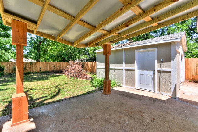 Building Photo - Remodeled Retreat w/ Covered Patio, Front ...