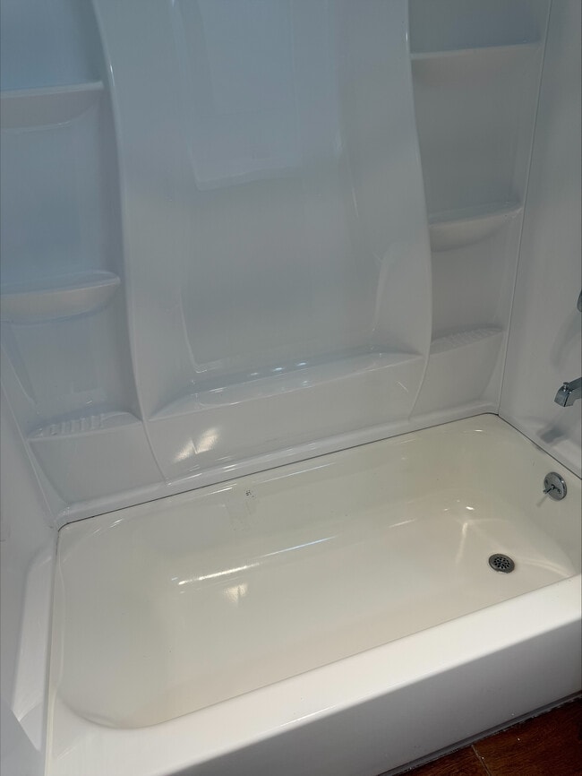 Building Photo - 1327B 9th W Ave