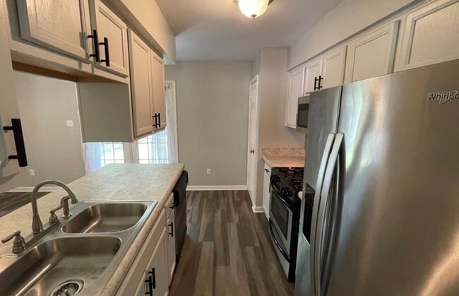 Building Photo - 911 Grayfox Cir