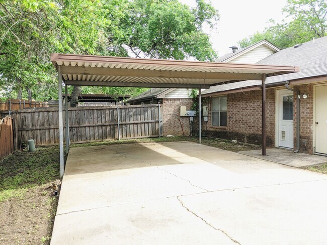 Building Photo - Cute 1 story duplex in Euless in CGISD