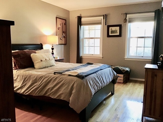 Building Photo - 132 Claremont Rd