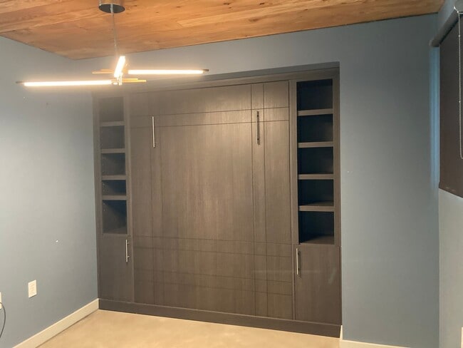 Building Photo - Veer Lofts Condominiums -  South Lake Union