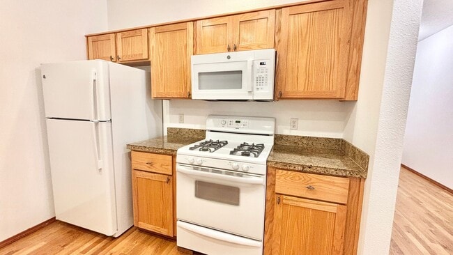 Building Photo - N0611