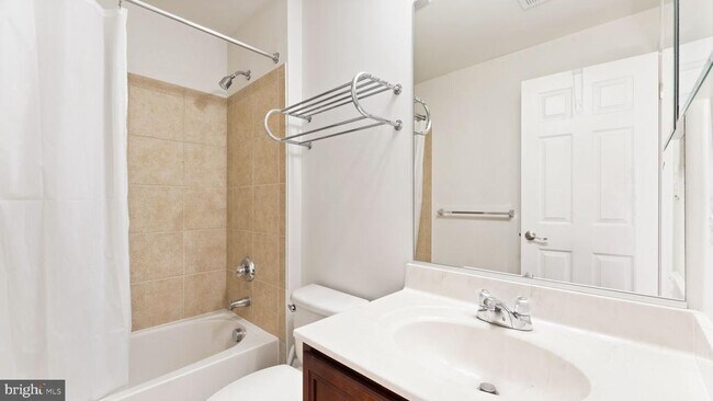 Building Photo - 23100 Dunlop Heights Terrace