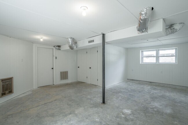 Building Photo - 1364 Meadowood Dr