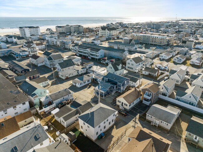 Our condos are within 5 minutes of the beach and main strip. - 17 Manchester St