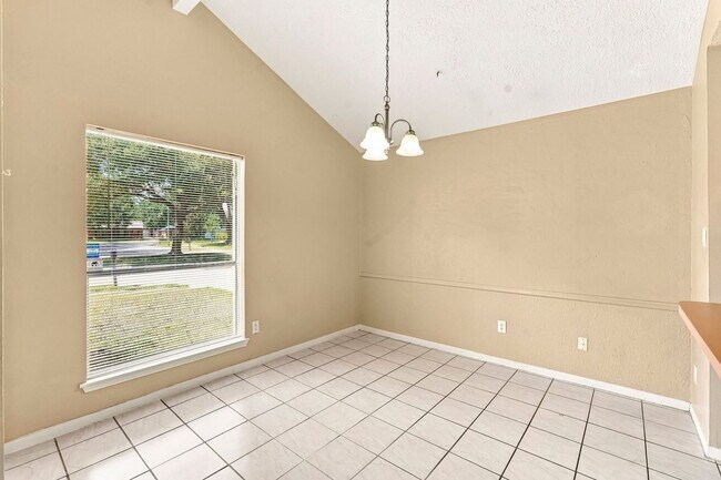 Building Photo - 703 Conestoga Cir