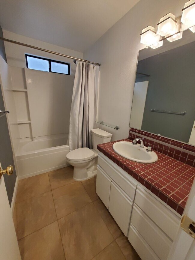 Building Photo - Updated 3bd/2ba House One Block from Ocean...